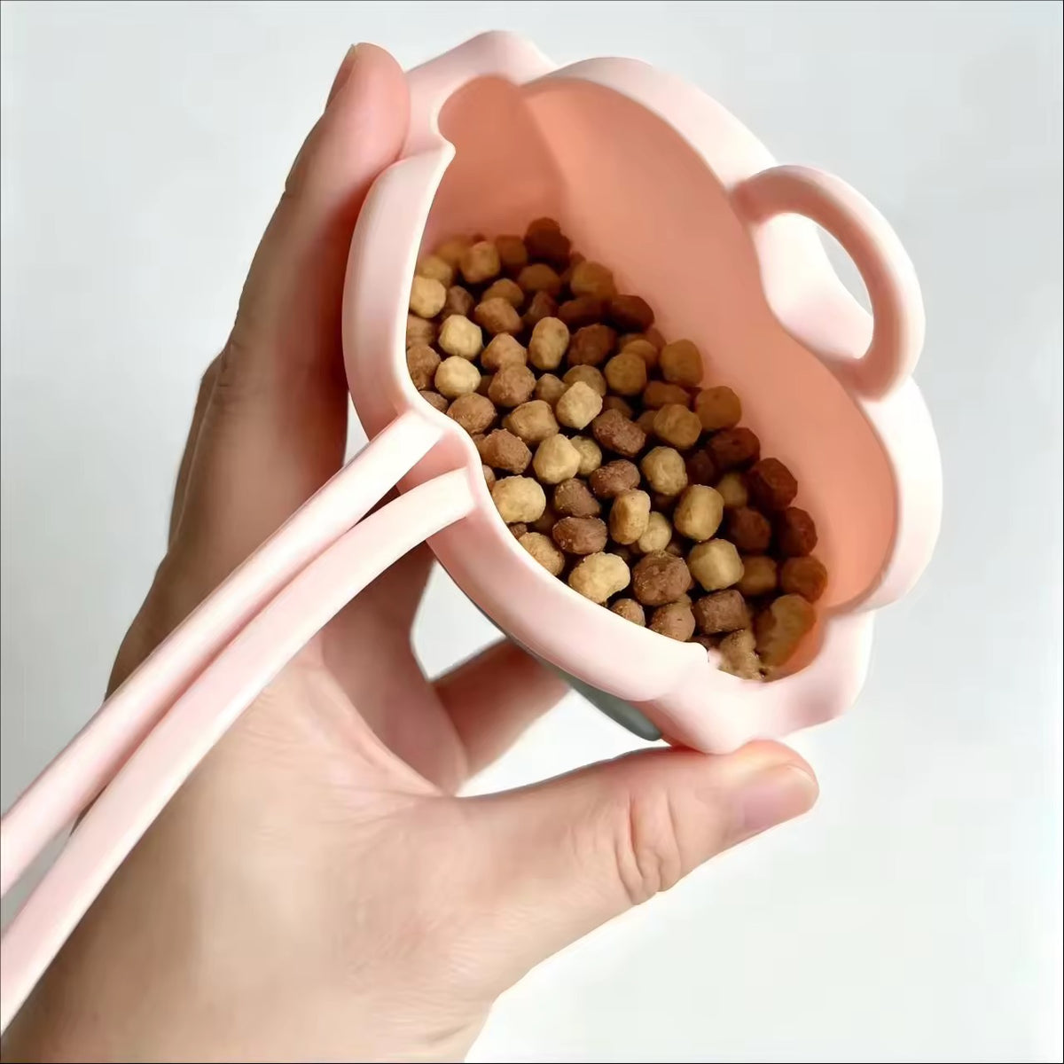 Paw Treat Case（パウ トリーツケース）｜肉球型シリコンおやつケース｜Pacific & My Pooch